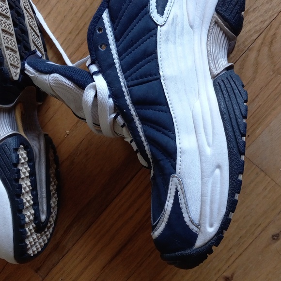 Size 7.5 NIKE Air Cross Training Runners Vintage1999 Leather - Picture 9 of 16